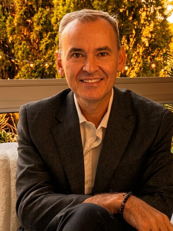 Juan Rafael Ospina, Fundador